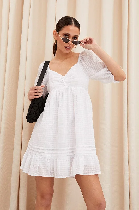 Classic fit mini dress-White Fit And Flare Dress Short Sleeve Sweetheart Neck